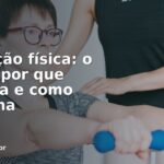 Personal trainer fazendo avaliação física com aluna — antropometria e testes funcionais