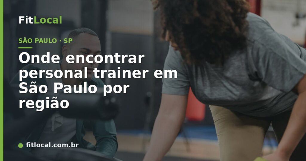 Personal trainer orientando aluna em academia — São Paulo