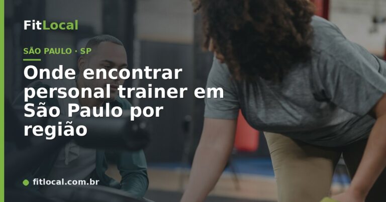 Personal trainer orientando aluna em academia — São Paulo