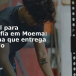 Aluno fazendo supino com auxílio do personal trainer — hipertrofia em Moema, São Paulo