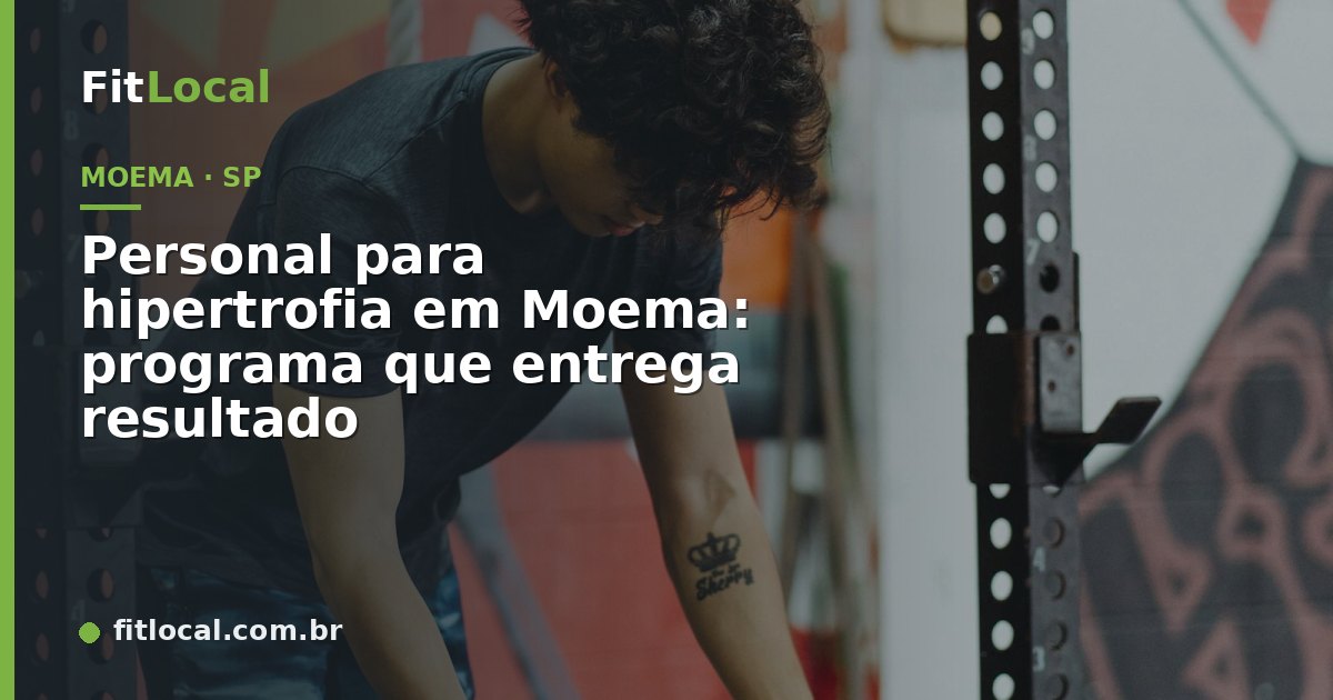 Aluno fazendo supino com auxílio do personal trainer — hipertrofia em Moema, São Paulo