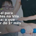 Personal trainer orientando aluna iniciante em treino — Vila Mariana, São Paulo