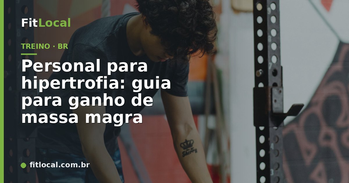 Aluno fazendo supino com auxílio do personal — hipertrofia e ganho de massa magra
