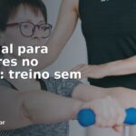 Personal trainer mulher orientando aluna em treino — Leblon, Rio de Janeiro