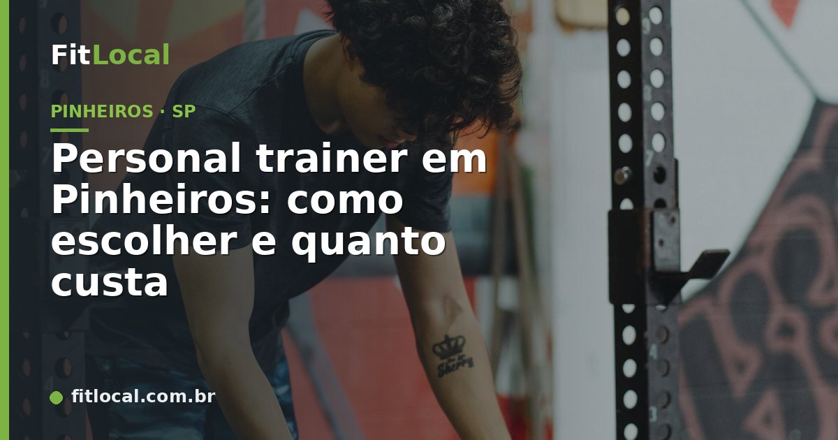 Personal trainer auxiliando aluna no supino em academia em Pinheiros, São Paulo