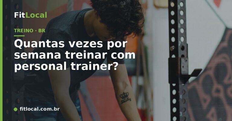 Aluno fazendo musculação com personal trainer — frequência ideal de treino semanal